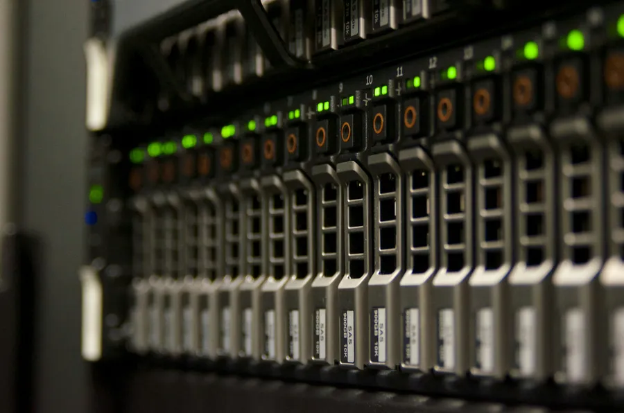 Come funzionano i backup di Datamedic: dal salvataggio dei dati ogni poche ore, al backup giornaliero del server, fino alla copia geografica e alla conservazione decennale richiesta dalla legge.
